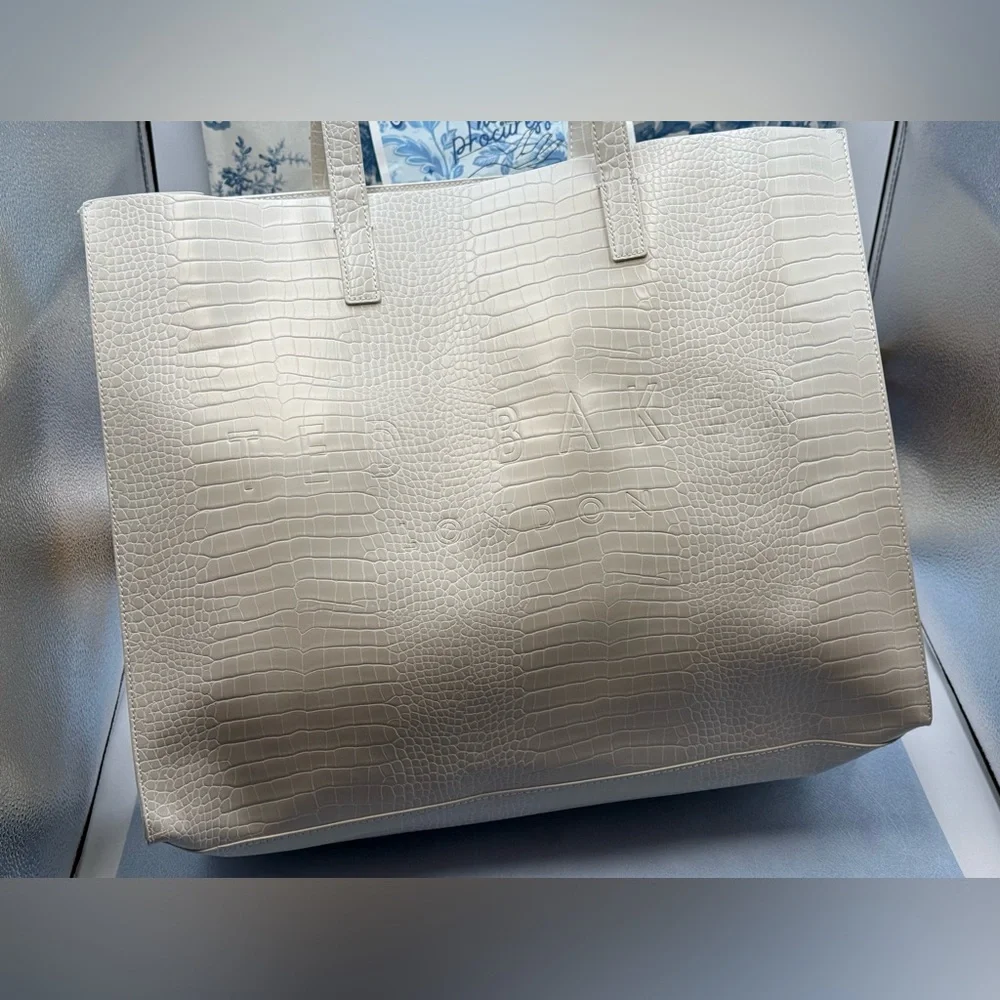 🆕 TED BAKER 🧿 NWOT Allicon Eco Leather Croc Icon Tote Bag, White